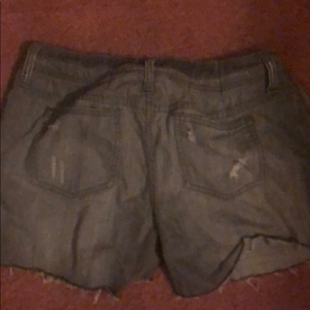 Grey shorts - Picture 2 of 2